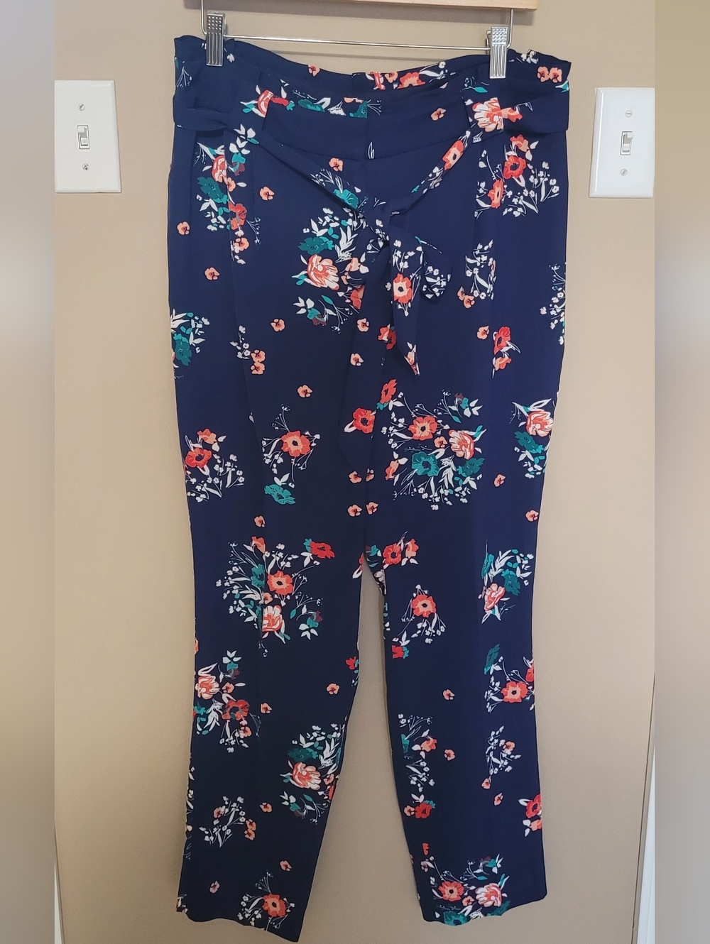 💜2 for $10💜 Bundle and save Floral Straight-Leg Tie-Waist Pants